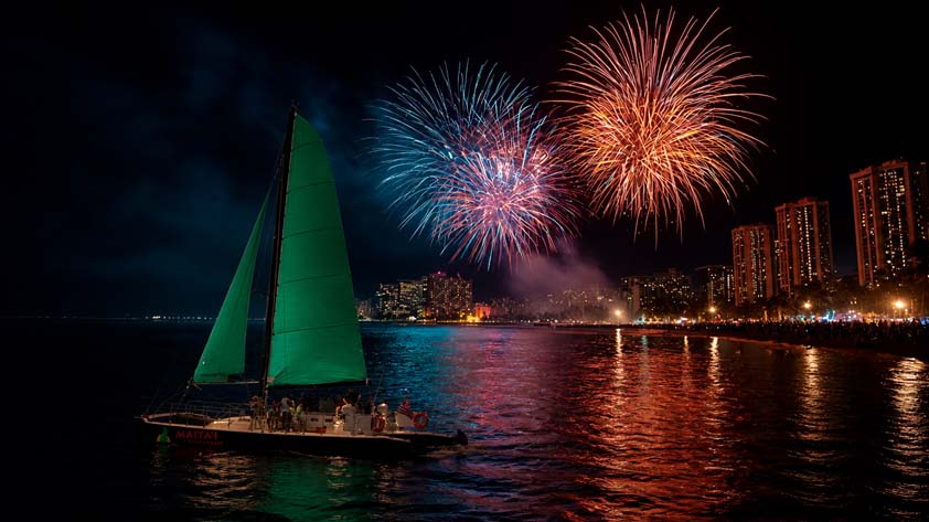 Maita'i catamaran Waikiki fireworks sail